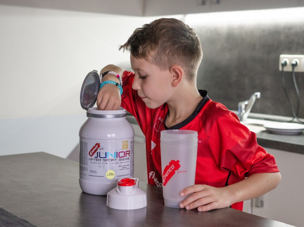 Regenerační nápoj pro juniory  JUNIOR AFTER SPORT SHAKE 1500g  Vanilka č.2