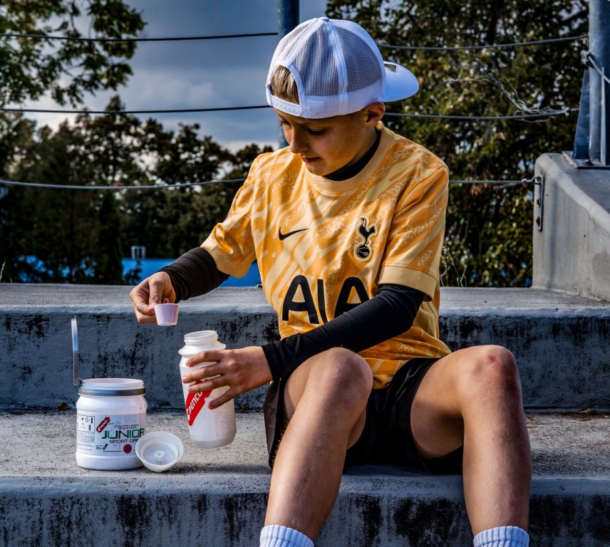 Iontový nápoj pro děti   JUNIOR SPORT DRINK 700g   Jahoda & Banán č.2