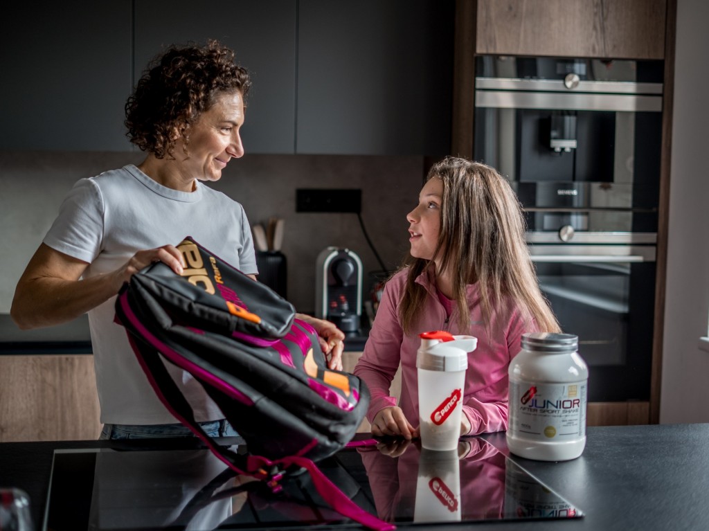 Regenerační nápoj pro juniory  JUNIOR AFTER SPORT SHAKE 1500g  Vanilka č.4