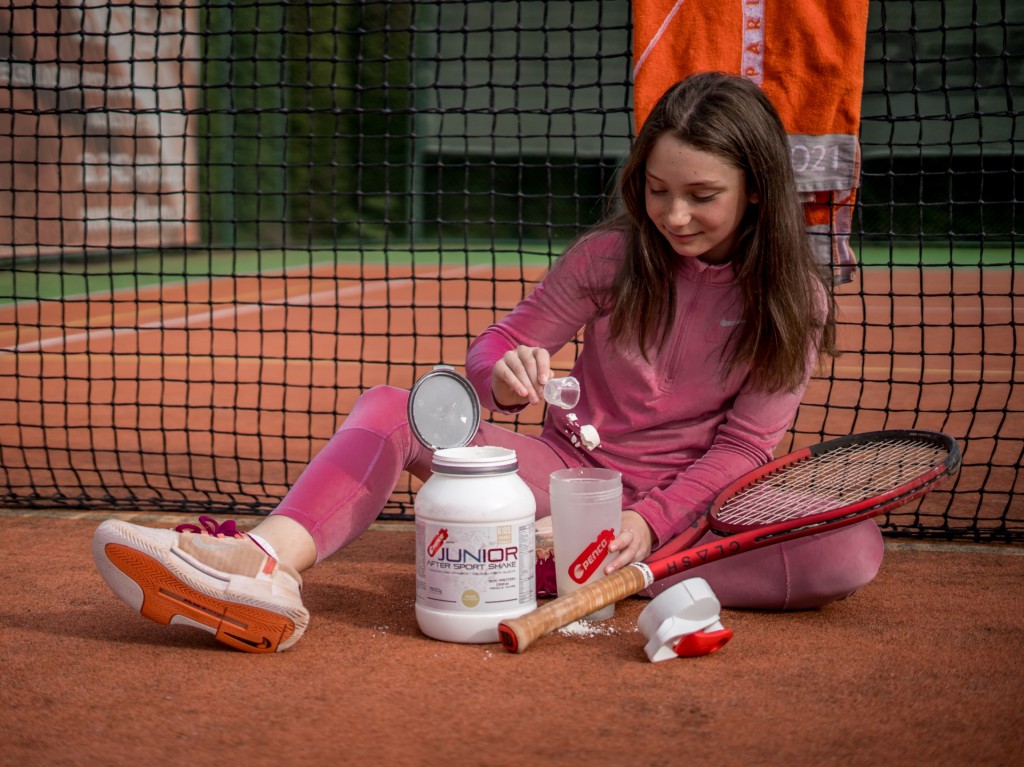 Regenerační nápoj pro juniory  JUNIOR AFTER SPORT SHAKE 1500g  Vanilka č.6
